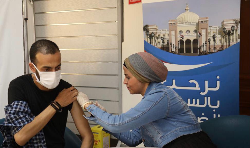 رئيس مجلس أمناء الجامعة البريطانية في مصر ، فريدة خميس ، قد عقدت عدة اجتماعات بالجامعة ، مع رئيس الجامعة ، الدكتور محمد لطفي