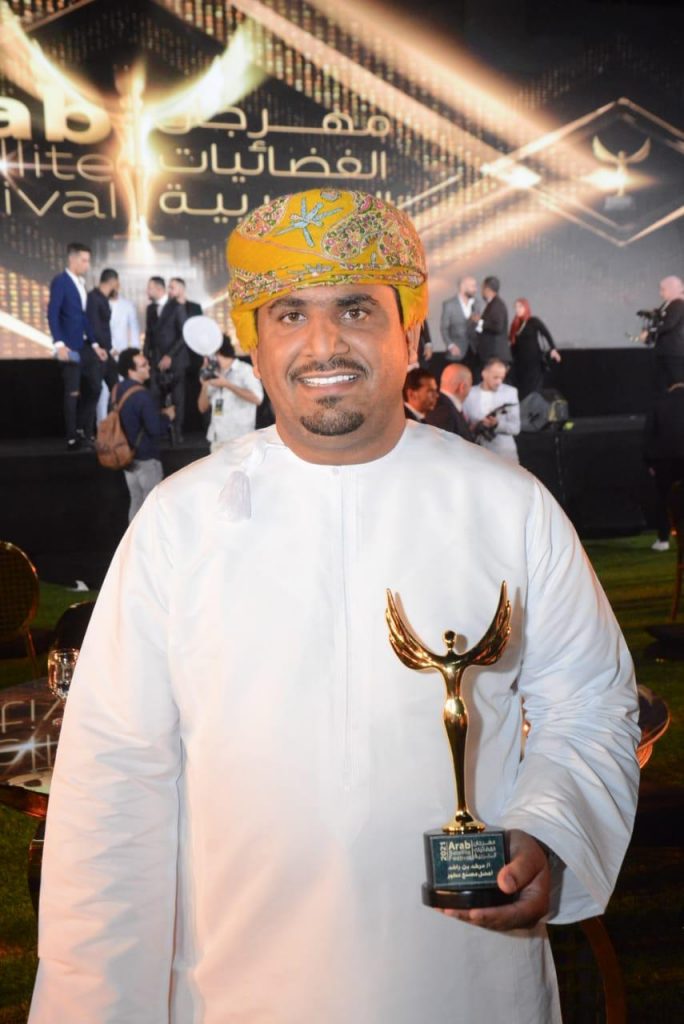 تكريم مرشد الحكمانى كأفضل صانع عطور في الوطن العربي بمهرجان الفضائيات
