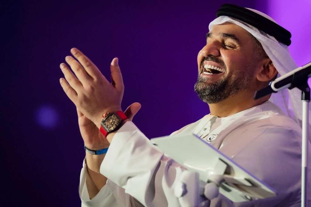 بعزفه على آلة البيانو قدم أغنية "أول عشق" من كلمات سمو الشيخ حمدان بن محمد بن راشد آل مكتوم "فزاع"