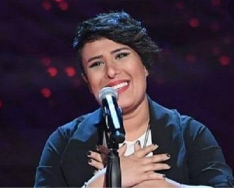 رنا عتيق قدمت عدد من الأغانى منها : أغنية " دماغى لفت" على طريقة الفيديو كليب