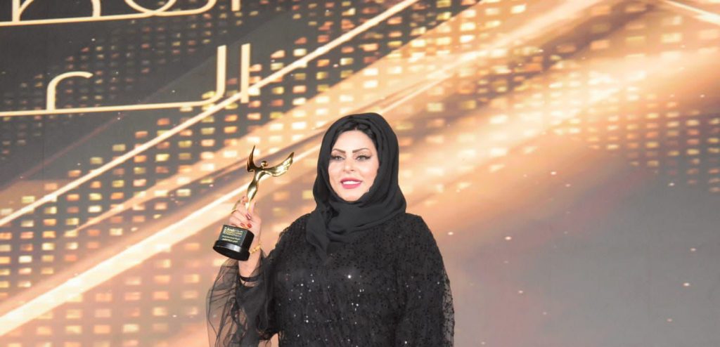 تكريم ثريا الغيثي كأفضل رائدة أعمال بالوطن العربي في مهرجان الفضائيات العربية