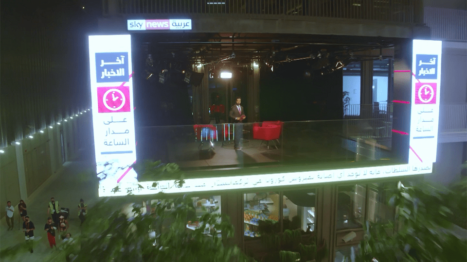 تولي سكاي نيوز عربية الحفل الافتتاحي اهتماما خاصاً حيث تبثه مباشرة عبر شاشتها