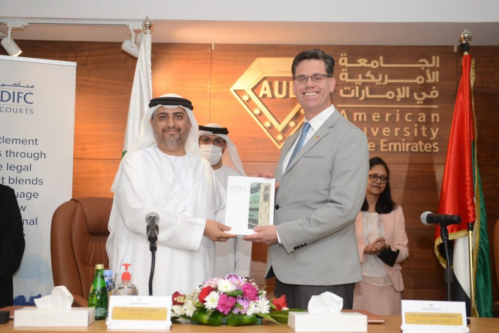 وقعت الجامعة الأمريكية في الإمارات AUE، اتفاقية تفاهم مع محاكم مركز دبي المالي العالمي