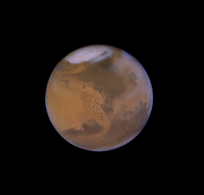 Twitter Lights up With Mars Images