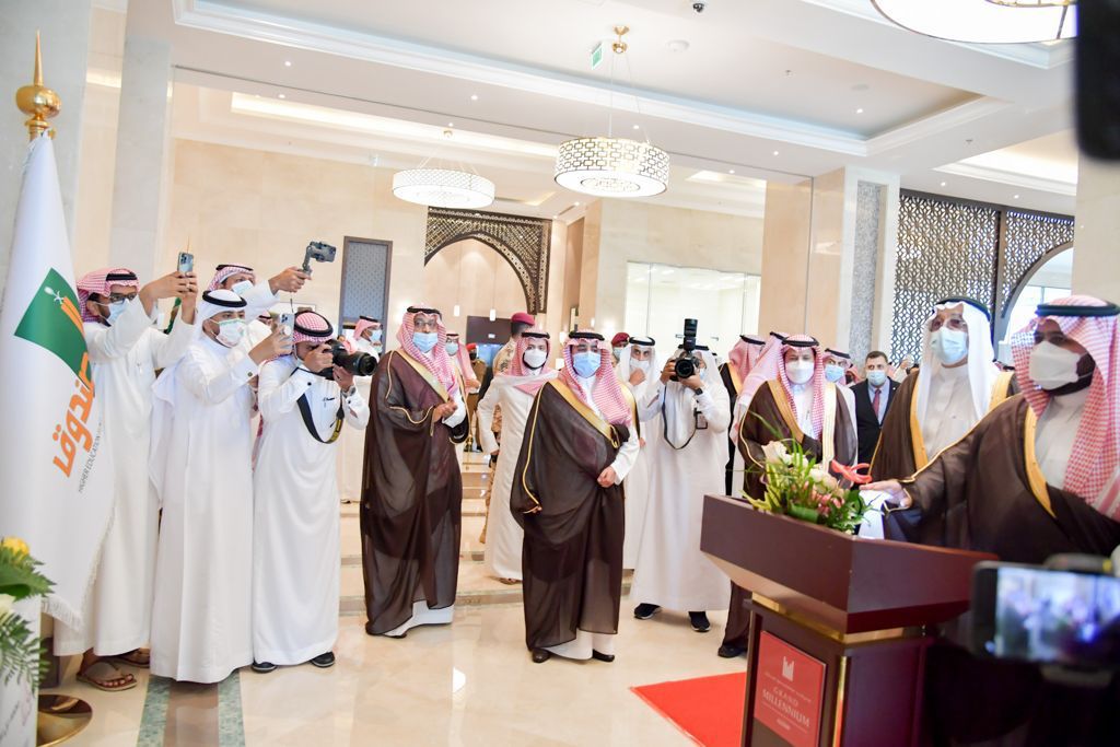سيضم الفندق مجموعة مطاعم فخمة تلبي مختلف الأذواق مثل مطعم تركواز بإطلالته الرائعة على البحر