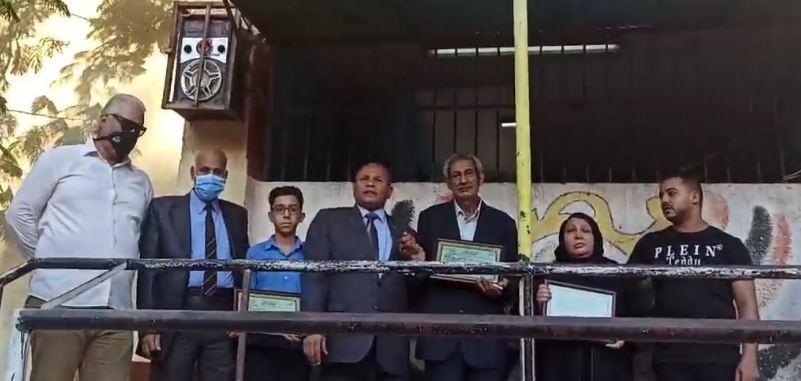 قام م سليمان محمد بخيت المدير العام بتكريم والد ووالدة وأسرة الشهيد ، وأكد في كلمته على قيم الولاء والانتماء للوطن لدى الطلاب وأهمية ومكانة الشهيد وحرب أكتوبر المجيدة