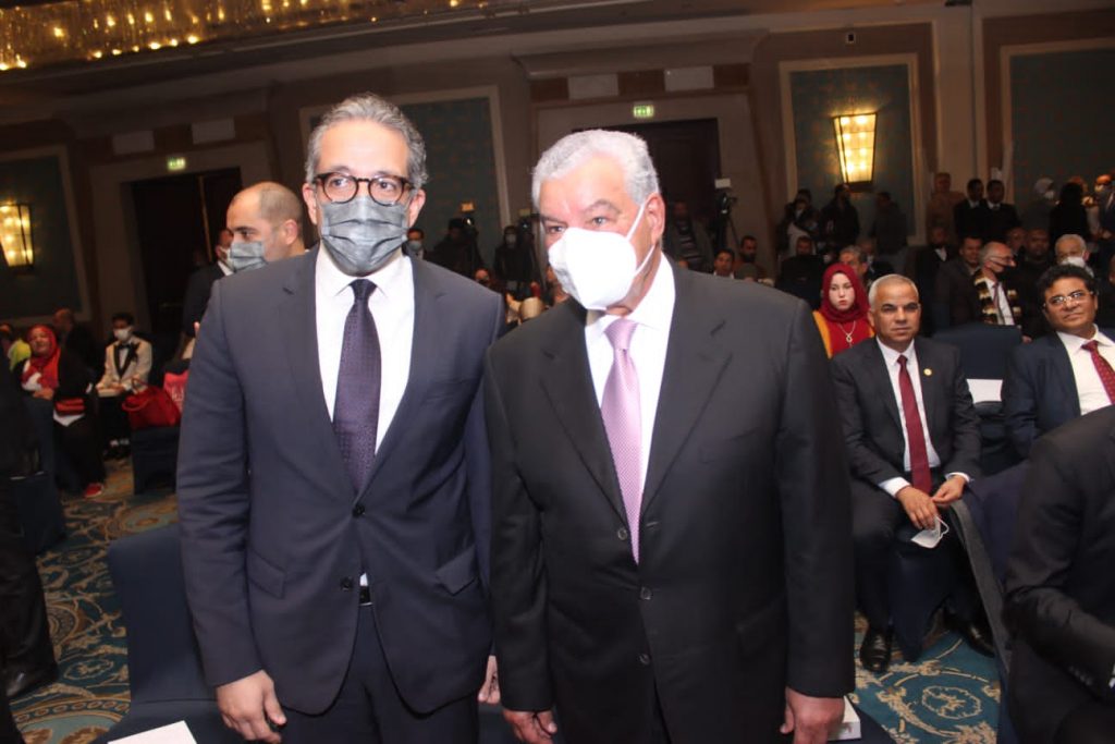 د.زاهى حواس ووزير الاثار و السياحة صلاح العنانى