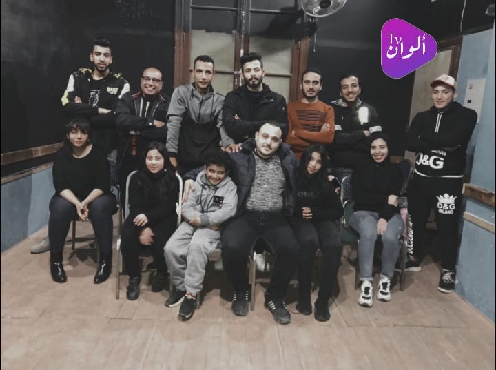 " أيام وبنعيشها .. من الجاني" عرض مسرحي لمجموعة من الشباب يناقش قضية اجتماعية
