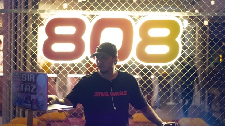 808