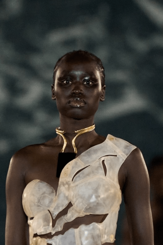 bustier is enriched with a bangle in Okhtein’s