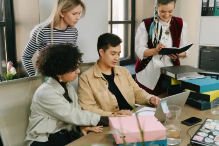 النجاح في العمل الجماعي: كيف تقود فريقك إلى الإنجاز؟