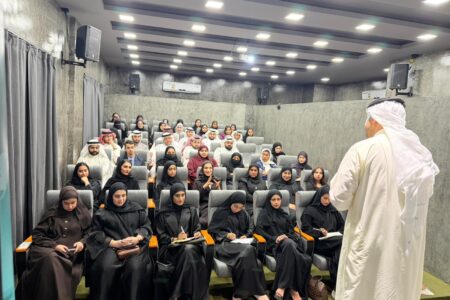 ويط حظور شبابي لافت ..الدولي الخليجي و “أدفوكيتس قروب “يرسخان مفاهيم الاحتراف القانوني في ورشة “أساسيات المرافعة”