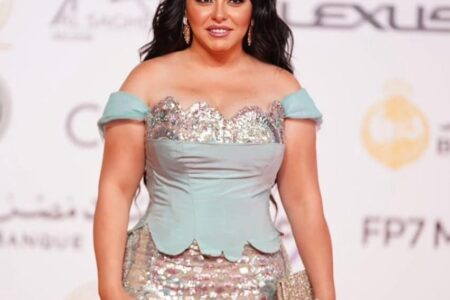 الهام عبد البديع تتألق على السجادة الحمراء بعد غياب طويل بمهرجان القاهرة السينمائي الـ46