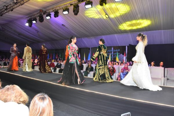 الفن والإنسانية يجتمعان في حفل “أنامل النور… قفطان الخير” الذي يربط بين التراث الثقافي والتكافل الاجتماعي والمبادرات النسوية