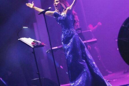 تستعد لحفلين قادمين بين قطر والامارات نجوى كرم تغزل من انغامها فرحا وتبهج ليلتين بحضور طغى عليه التفاعل اللافت في سيدني