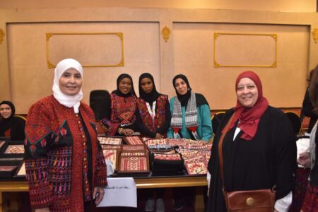 رابطة المرأة الفلسطينية تنظم البازار السنوي “تراثنا يجمعنا ” مشاركة خمسين عارضا من مصر وفلسطين والسودان