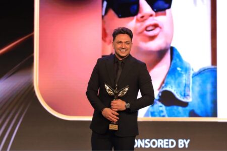 عمرو سلامة يتوج بجائزة أفضل مطرب شعبي 2025 في مهرجان “وشوشة للافضل “