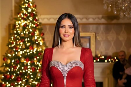 من قلب الاحتفال ،إيناس عز الدين تحتفي بشجرة الكريسماس