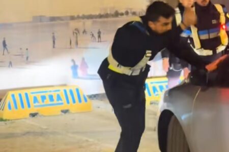 بالفيديو ميناء الجزيرة الخضراء في إسبانيا: الناس كانوا على وشك الانفجار غضبًا