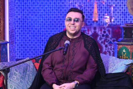 زكرياء الغفولي يعيد تقديم “شويخ من أرض مكناس ” بأسلوب الجلسة الخليجية وبرسالة فنية بين الثقافات العربية