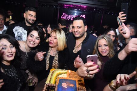 نجوم الفن والاعلام يتالقون في احتفال محيي بدراوي بعيد ميلاده على ضفاف النيل