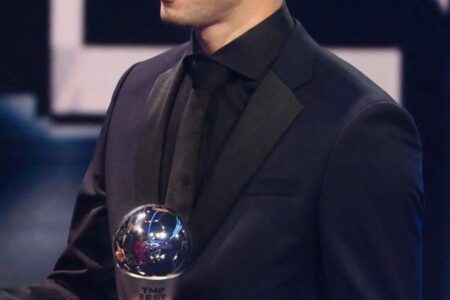 حكيمي أبرز المرشحين في حفل الفيفا the best