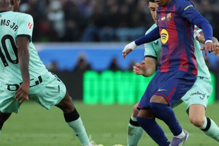 برشلونة يكتسح بلباو ويحجز مقعده في نهائي كأس السوبر الإسبانية