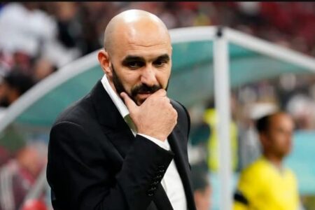 الركراكي والاسود يقدرون حجم المسؤولية الملقاة على عاتقهم اليوم ،قصة تضامن كبير مع الناخب الوطني عبر المنصات